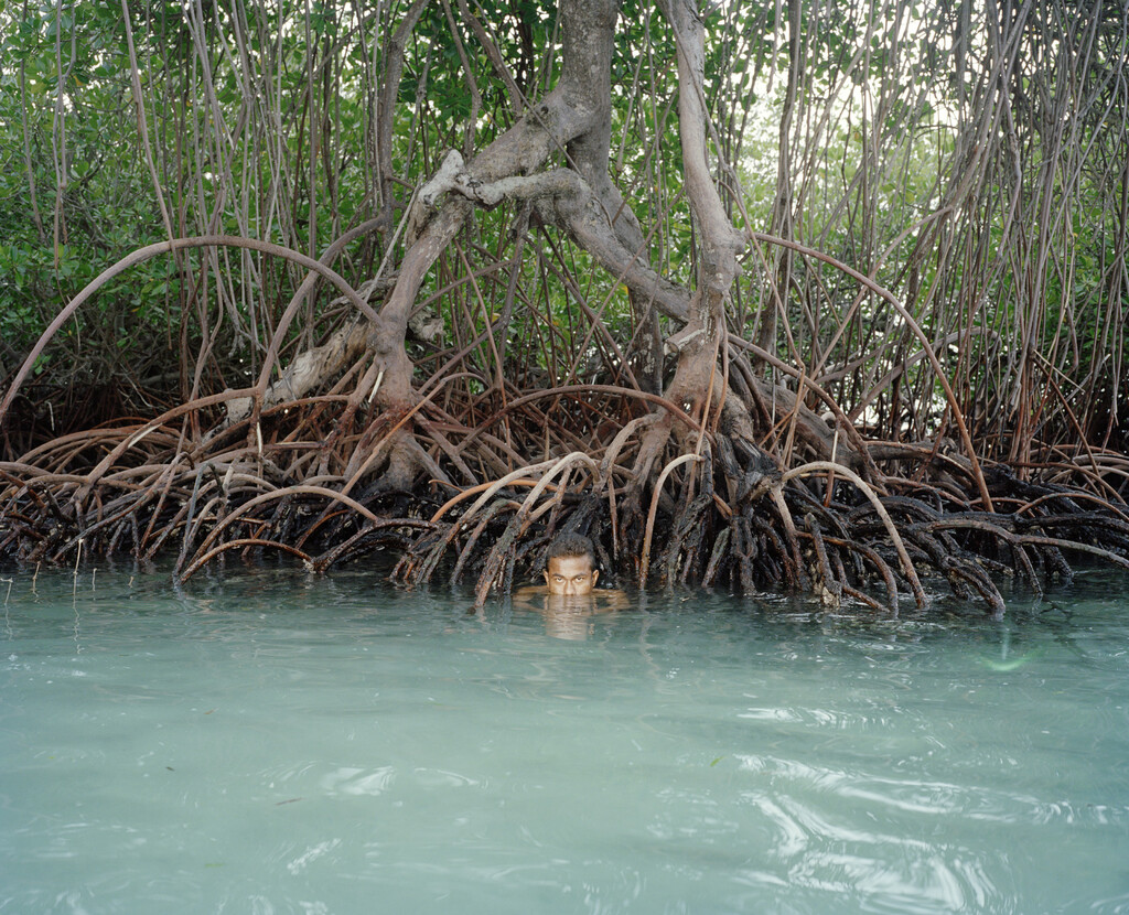 164° on the Equator - © Charles Negre