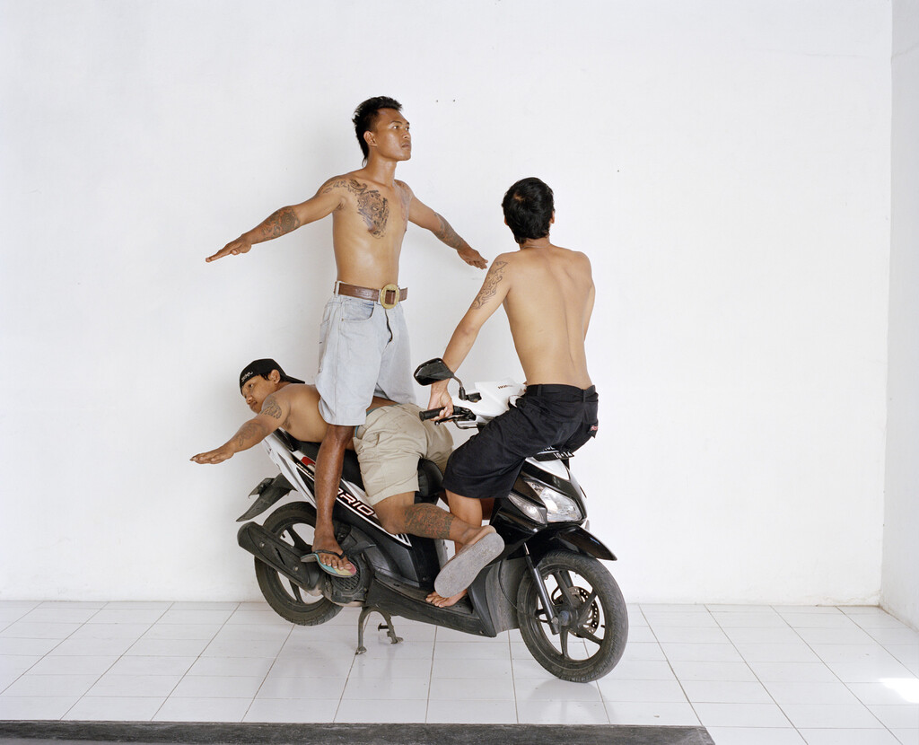 164° on the Equator - © Charles Negre